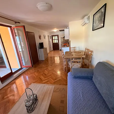Apartment Petunia Fažana