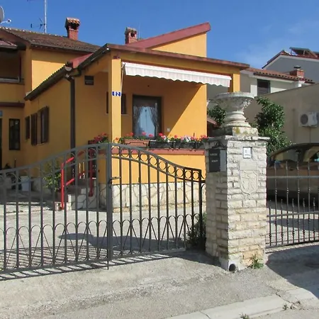 Petunia Apartament Fažana