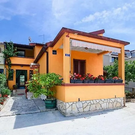 Petunia Apartament Fažana